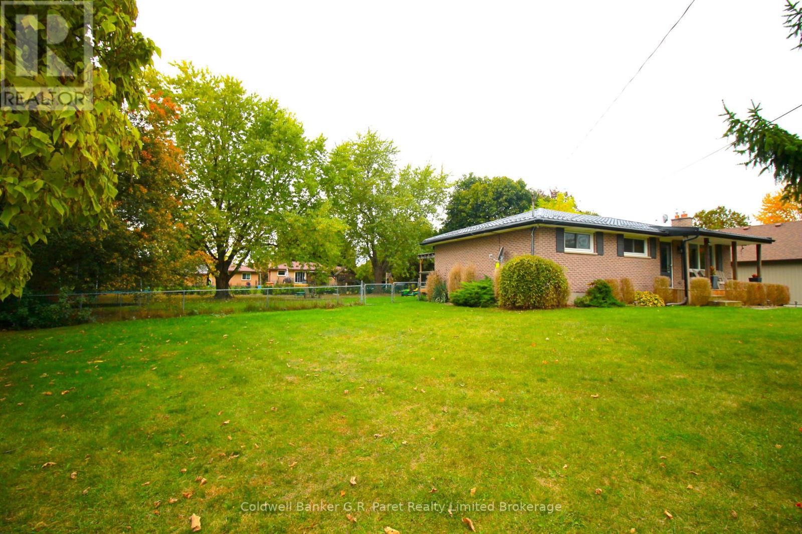 104 Simcoe Crescent, Middlesex Centre, Ontario  N0L 1R0 - Photo 2 - X12470435