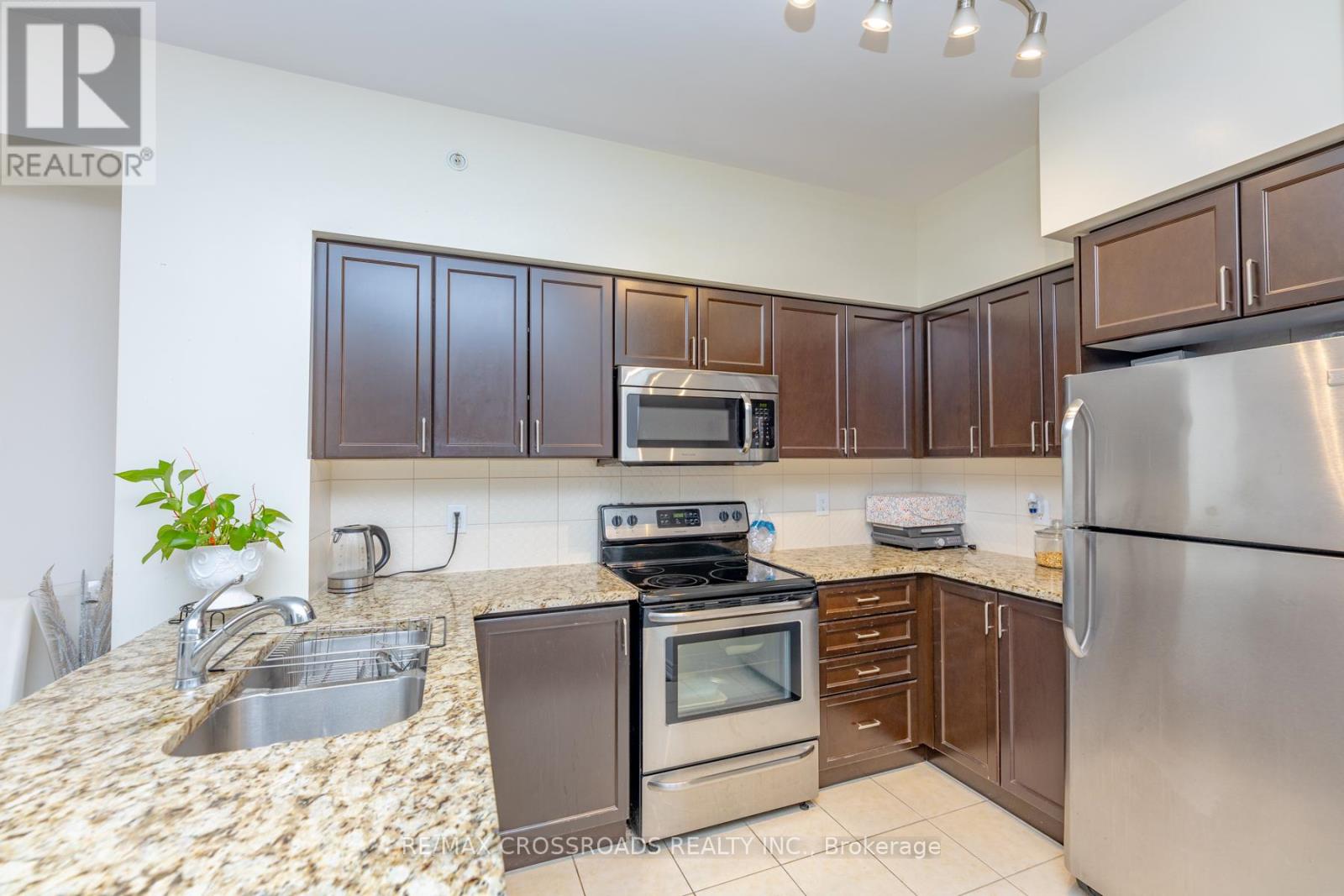 410 - 9255 Jane Street, Vaughan, Ontario  L6A 0J7 - Photo 12 - N12468234