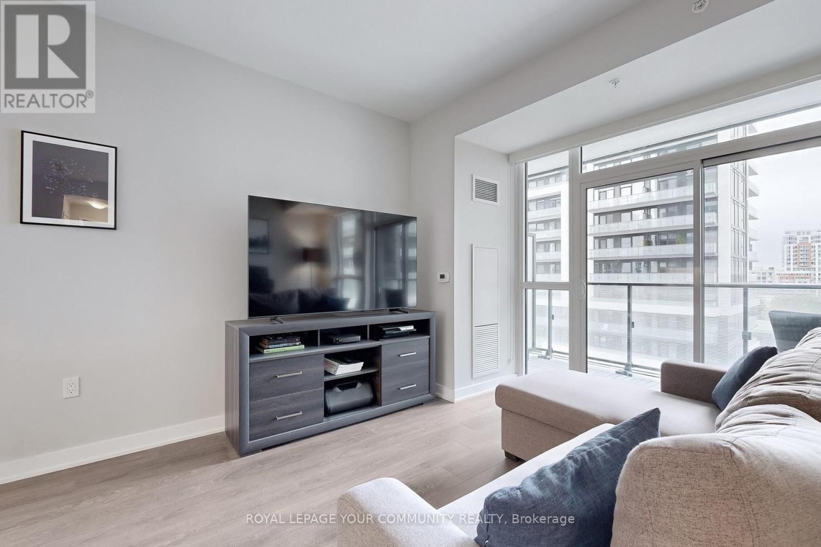 601 - 75 Oneida Crescent, Richmond Hill, Ontario  L4B 0H3 - Photo 10 - N12470431
