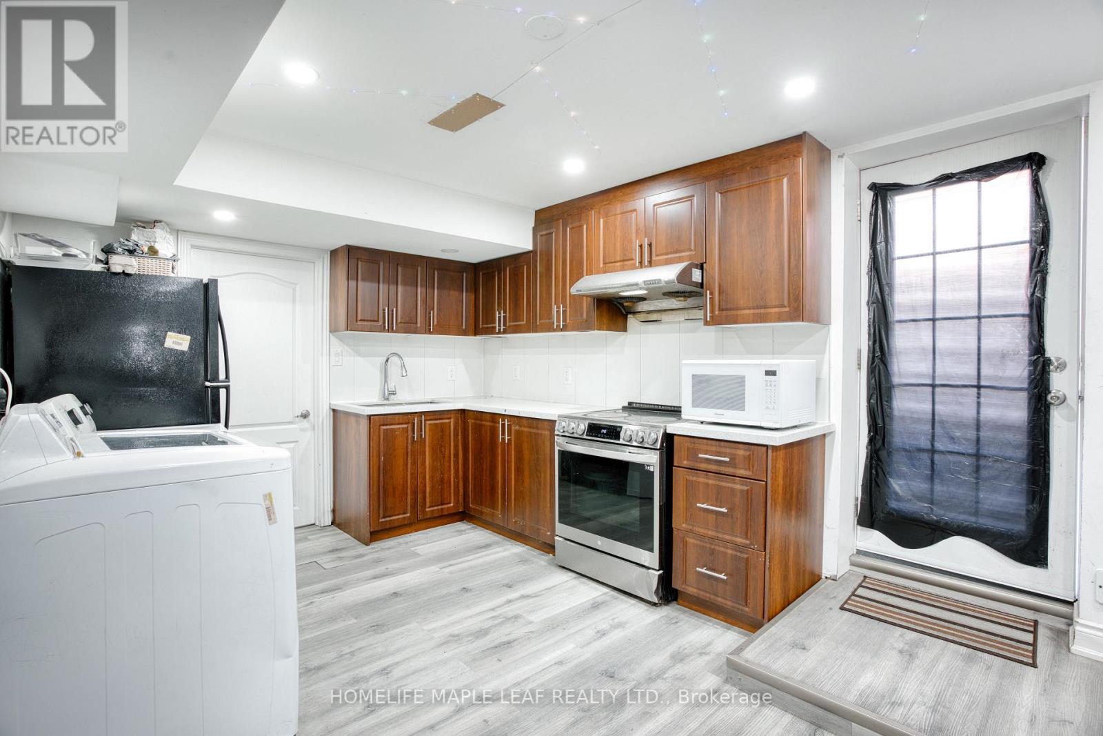34 Lormel Gate, Brampton, Ontario  L7A 2K5 - Photo 9 - W12470433