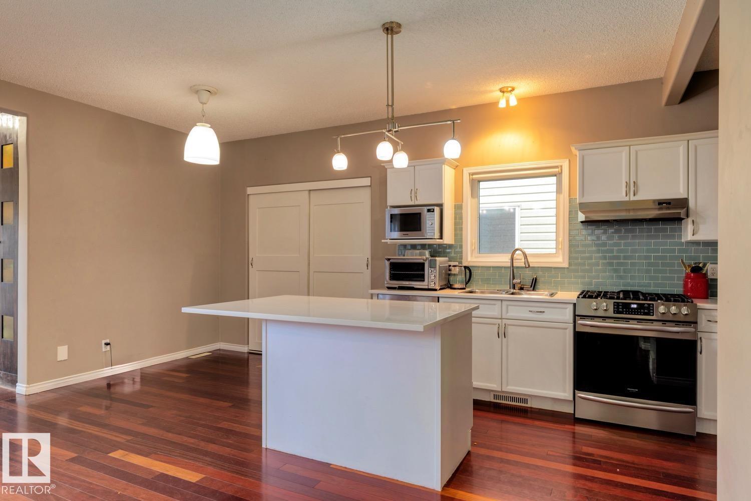 9923 88 St Nw, Edmonton, Alberta  T5H 4N1 - Photo 11 - E4462711