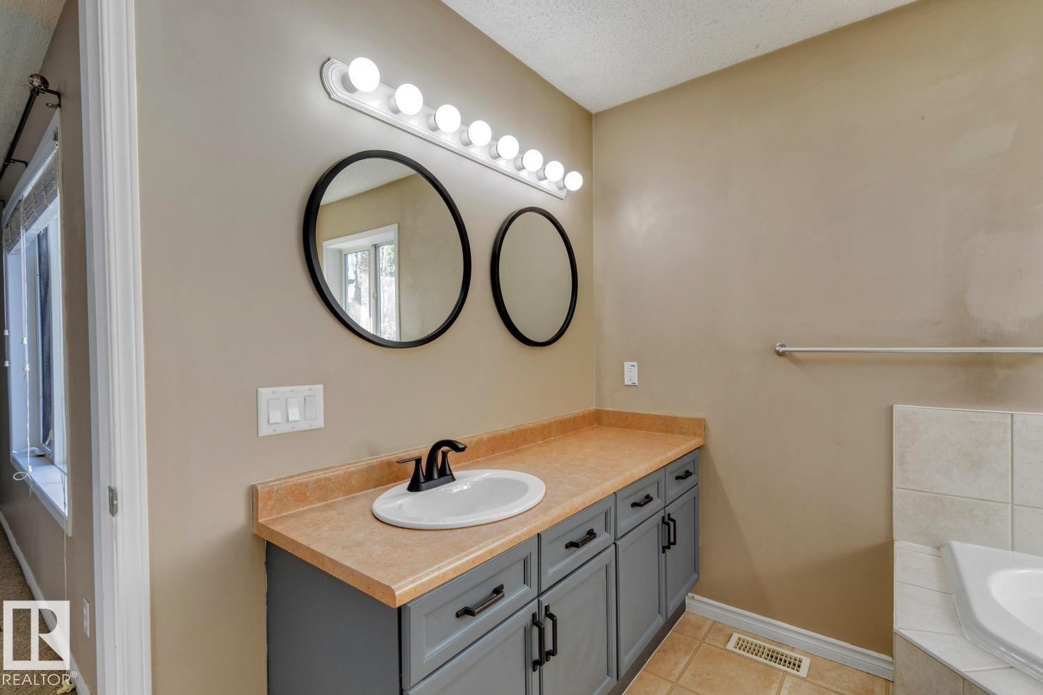 9923 88 St Nw, Edmonton, Alberta  T5H 4N1 - Photo 19 - E4462711