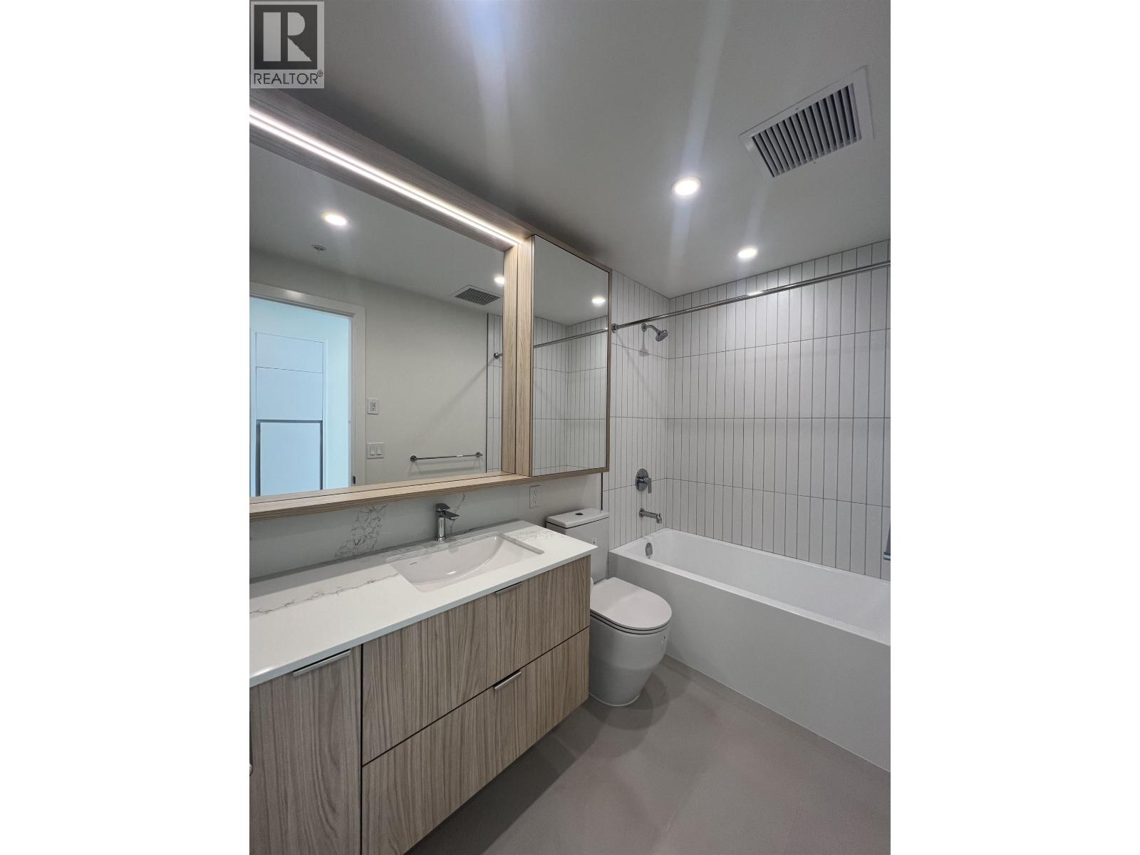 2403 537 Cottonwood Avenue, Coquitlam, British Columbia  V3J 0S4 - Photo 2 - R3059539