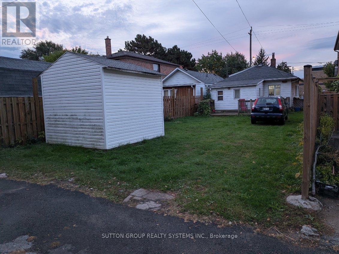 58 Newport Avenue N, Toronto, Ontario  M1L 1J1 - Photo 2 - E12470460
