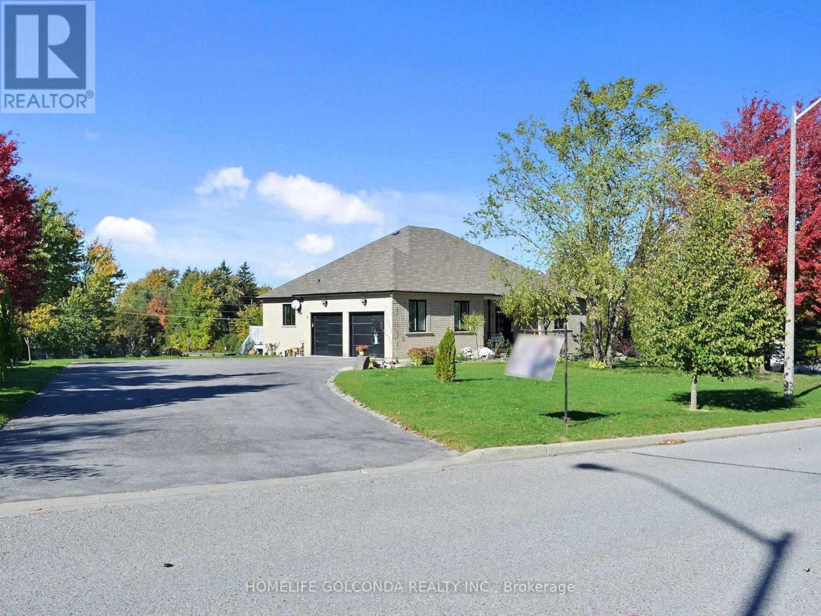 4 Deer Ridge Road, Uxbridge, Ontario  L0C 1A0 - Photo 2 - N12470473