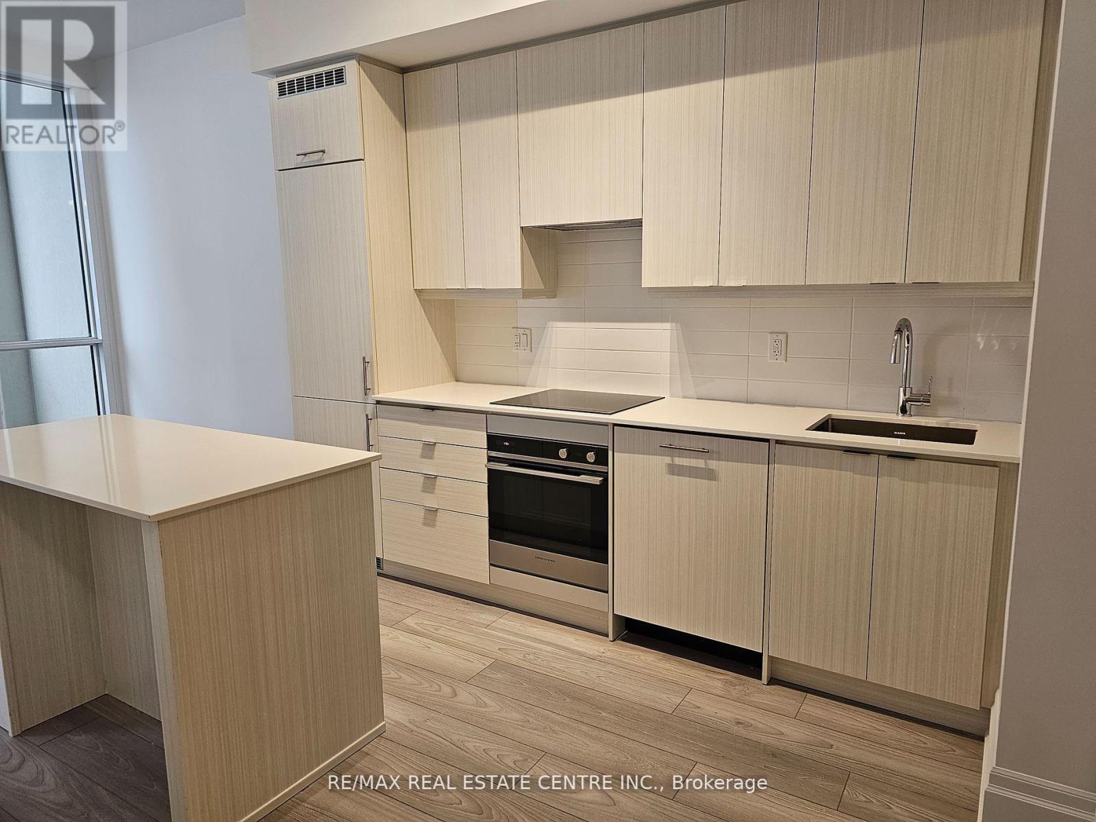 3703 - 36 Elm Drive, Mississauga, Ontario  L5B 1L9 - Photo 12 - W12470471