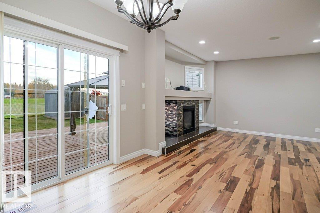 7913 Erasmus Cr Nw, Edmonton, Alberta  T6M 0S3 - Photo 10 - E4462712