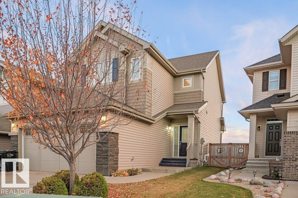 7913 Erasmus Cr Nw, Edmonton, Alberta  T6M 0S3 - Photo 2 - E4462712