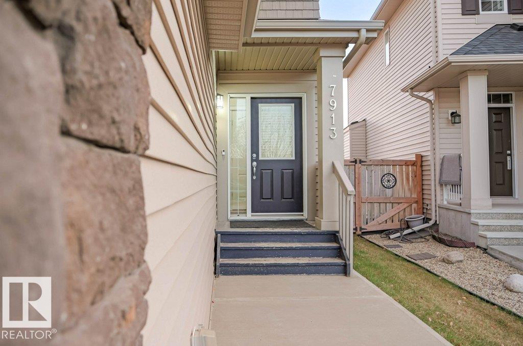 7913 Erasmus Cr Nw, Edmonton, Alberta  T6M 0S3 - Photo 4 - E4462712