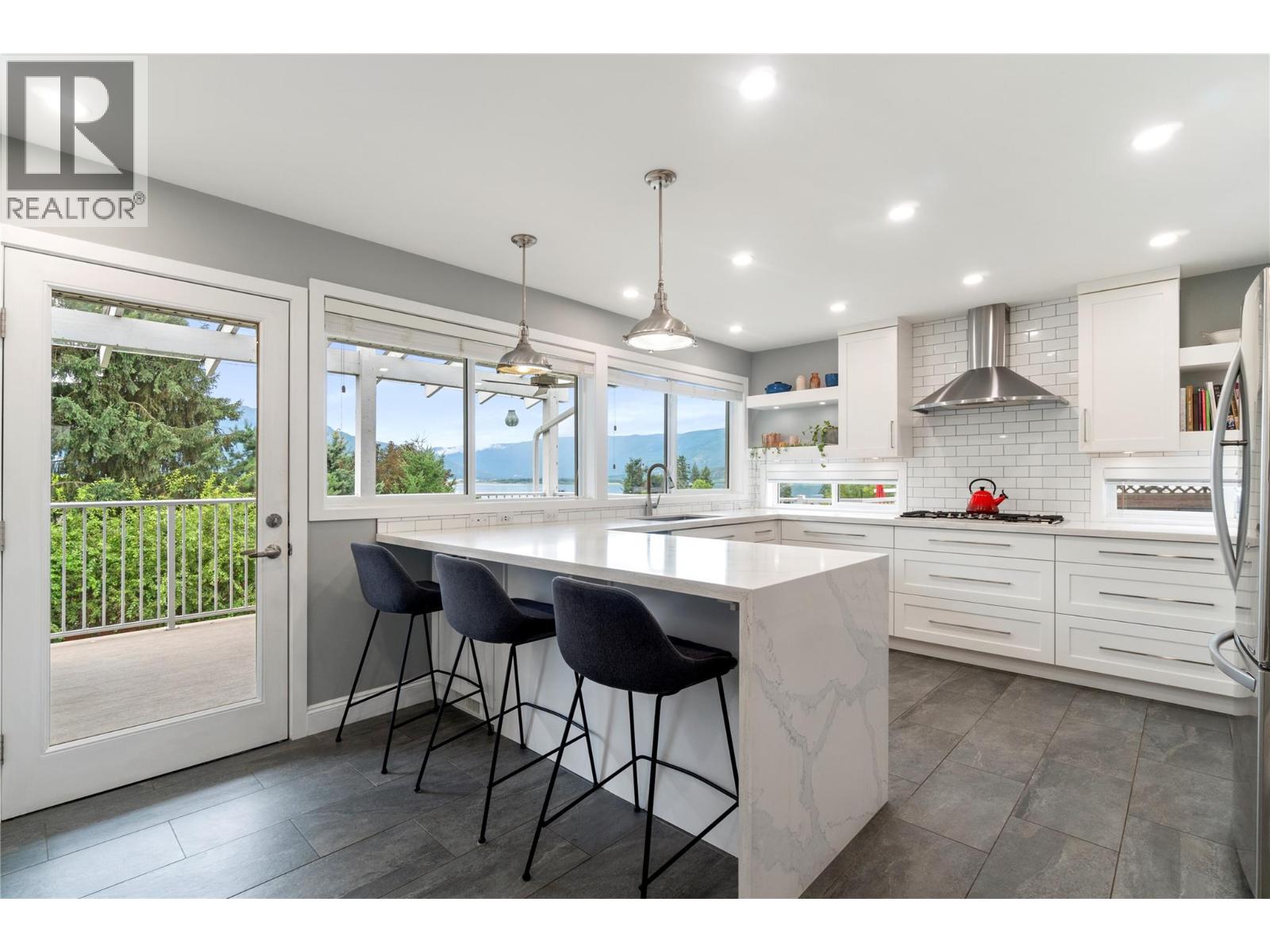 1330 50 Avenue Ne, Salmon Arm, British Columbia  V1E 3N1 - Photo 6 - 10355971