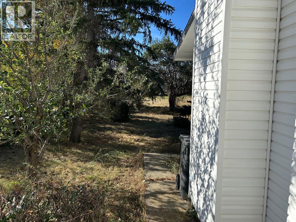 210 5 Street, Warner, Alberta  T0K 2L0 - Photo 37 - A2259444