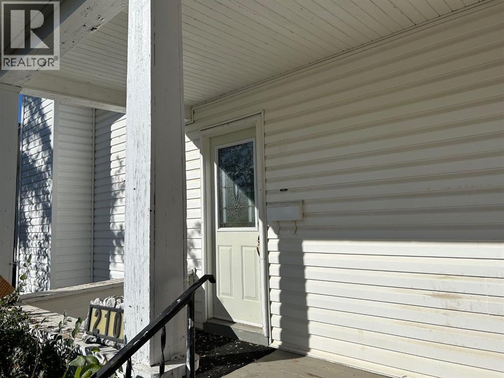 210 5 Street, Warner, Alberta  T0K 2L0 - Photo 6 - A2259444