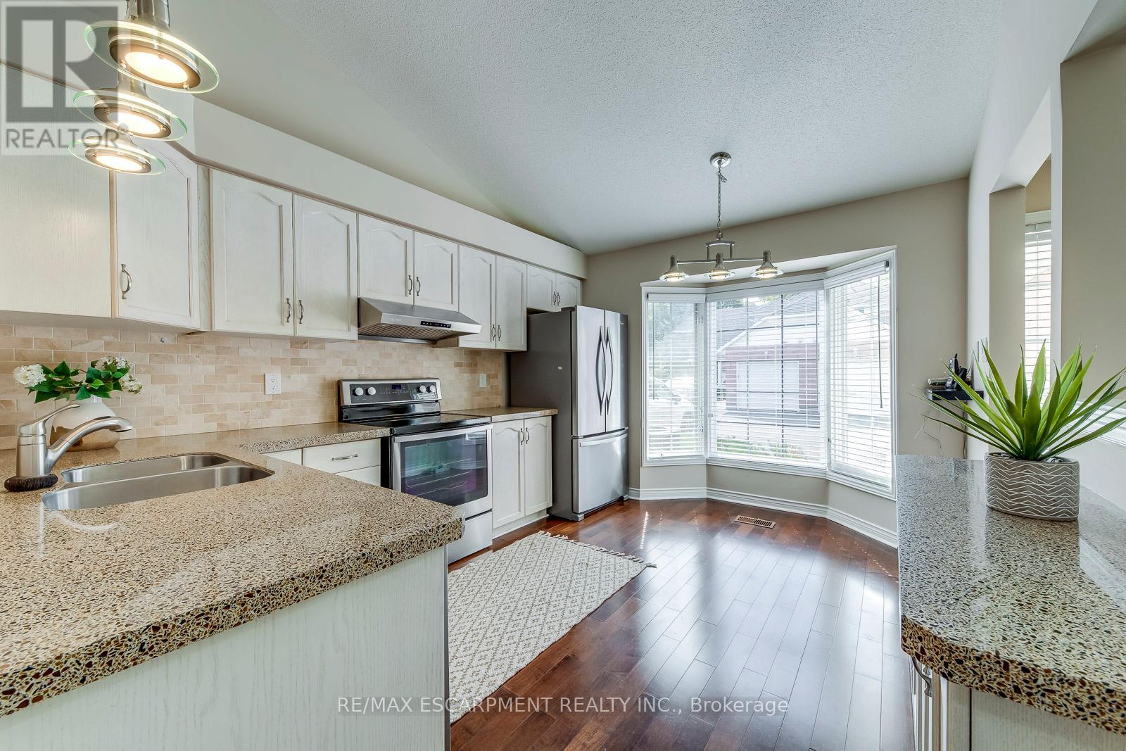 15 - 2435 Woodward Avenue, Burlington, Ontario  L7R 1V2 - Photo 9 - W12470484