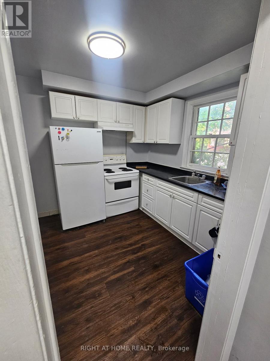 302 Westcourt Place, Waterloo, Ontario  N2L 2R7 - Photo 3 - X12470482