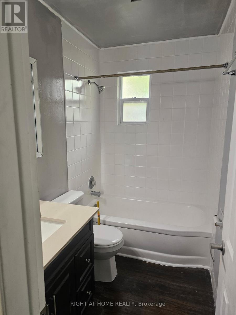 302 Westcourt Place, Waterloo, Ontario  N2L 2R7 - Photo 9 - X12470482
