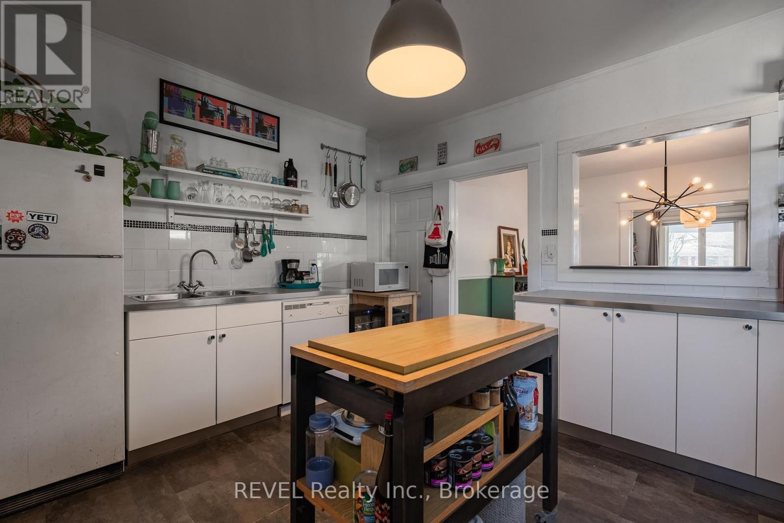 48 1/2 Wellington Street, St. Catharines (Downtown), Ontario  L2R 5R1 - Photo 11 - X12470493