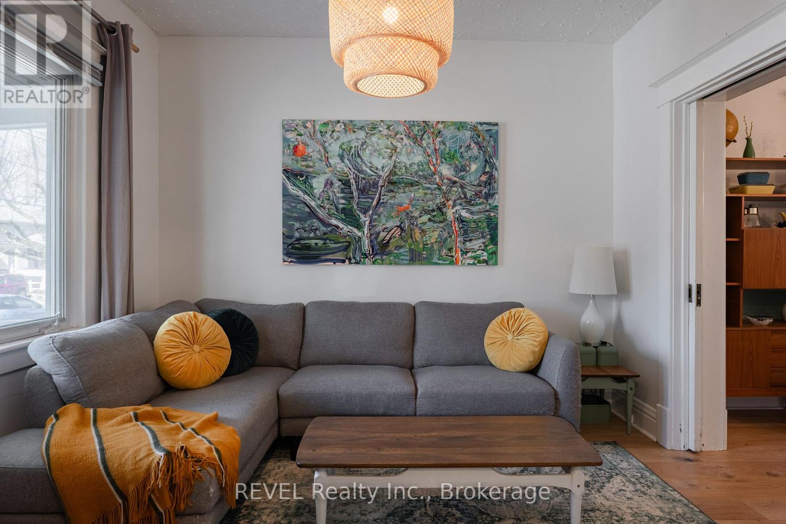 48 1/2 Wellington Street, St. Catharines, Ontario  L2R 5R1 - Photo 5 - X12470493