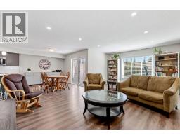 10 Poplar Ridge Close