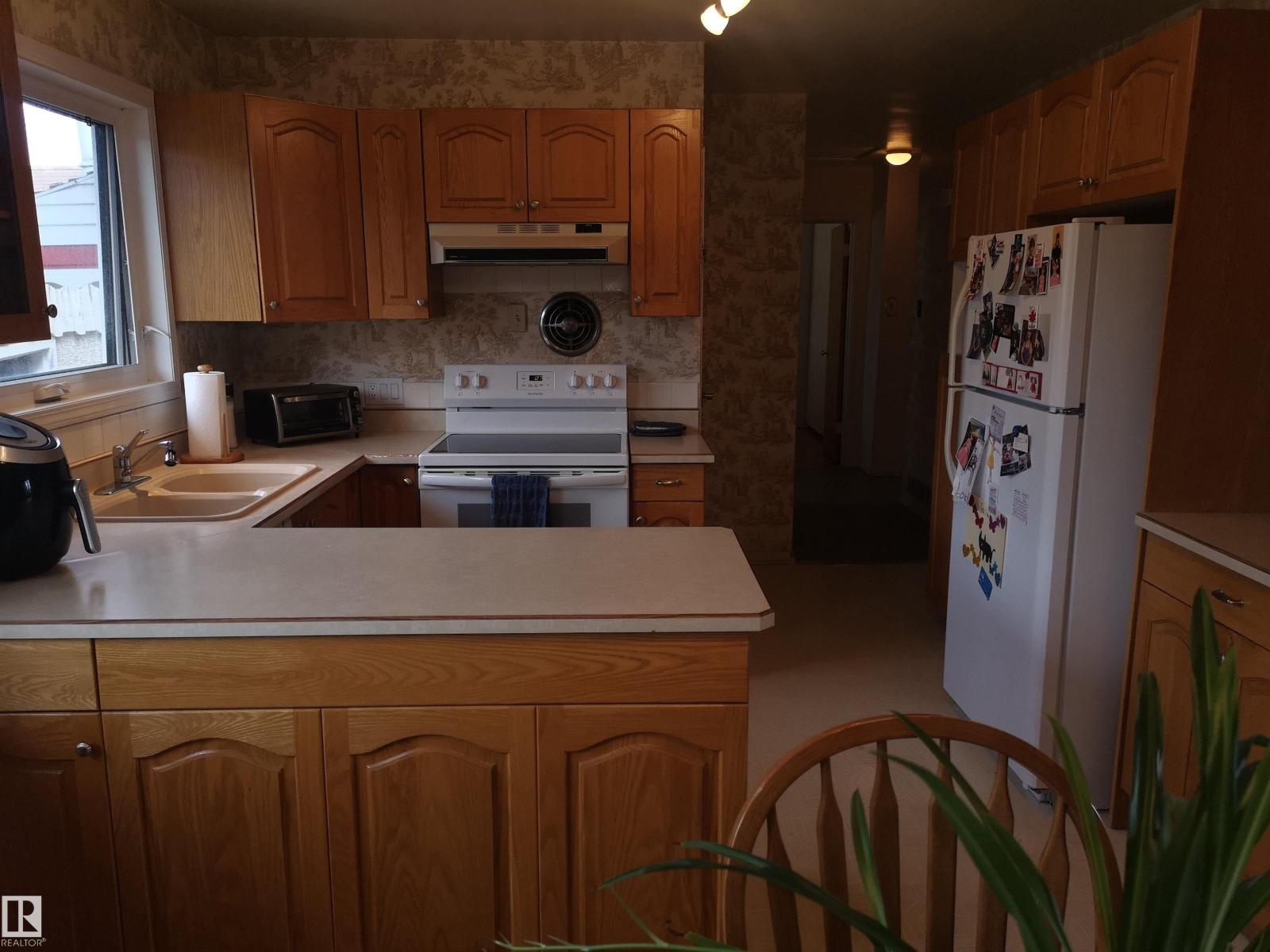 8032 70 Av Nw, Edmonton, Alberta  T6C 0A5 - Photo 11 - E4461068