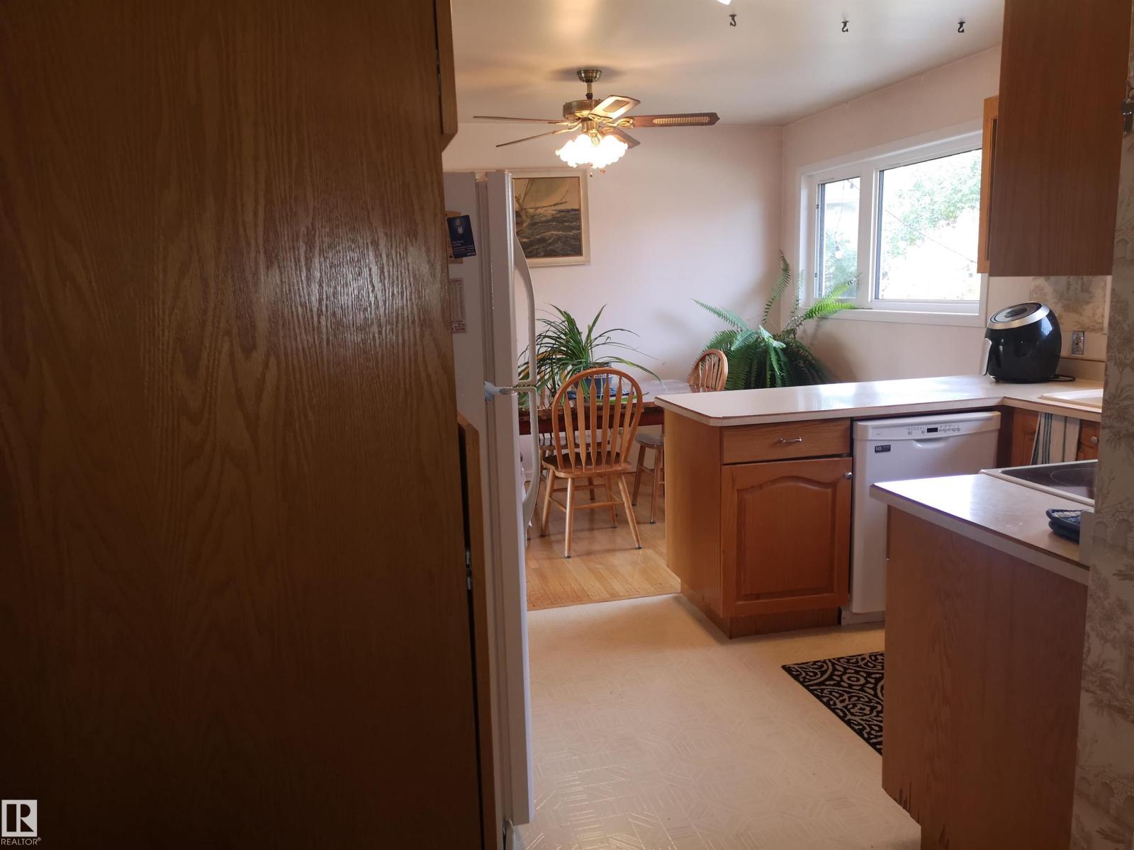 8032 70 Av Nw, Edmonton, Alberta  T6C 0A5 - Photo 12 - E4461068