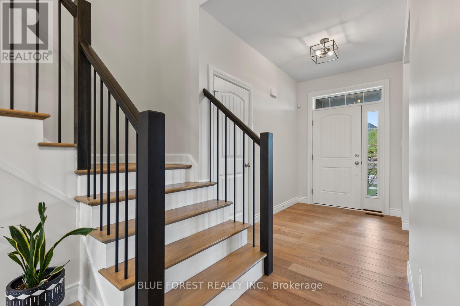 12 Violet Court, Middlesex Centre, Ontario  N0M 2A0 - Photo 4 - X12470505