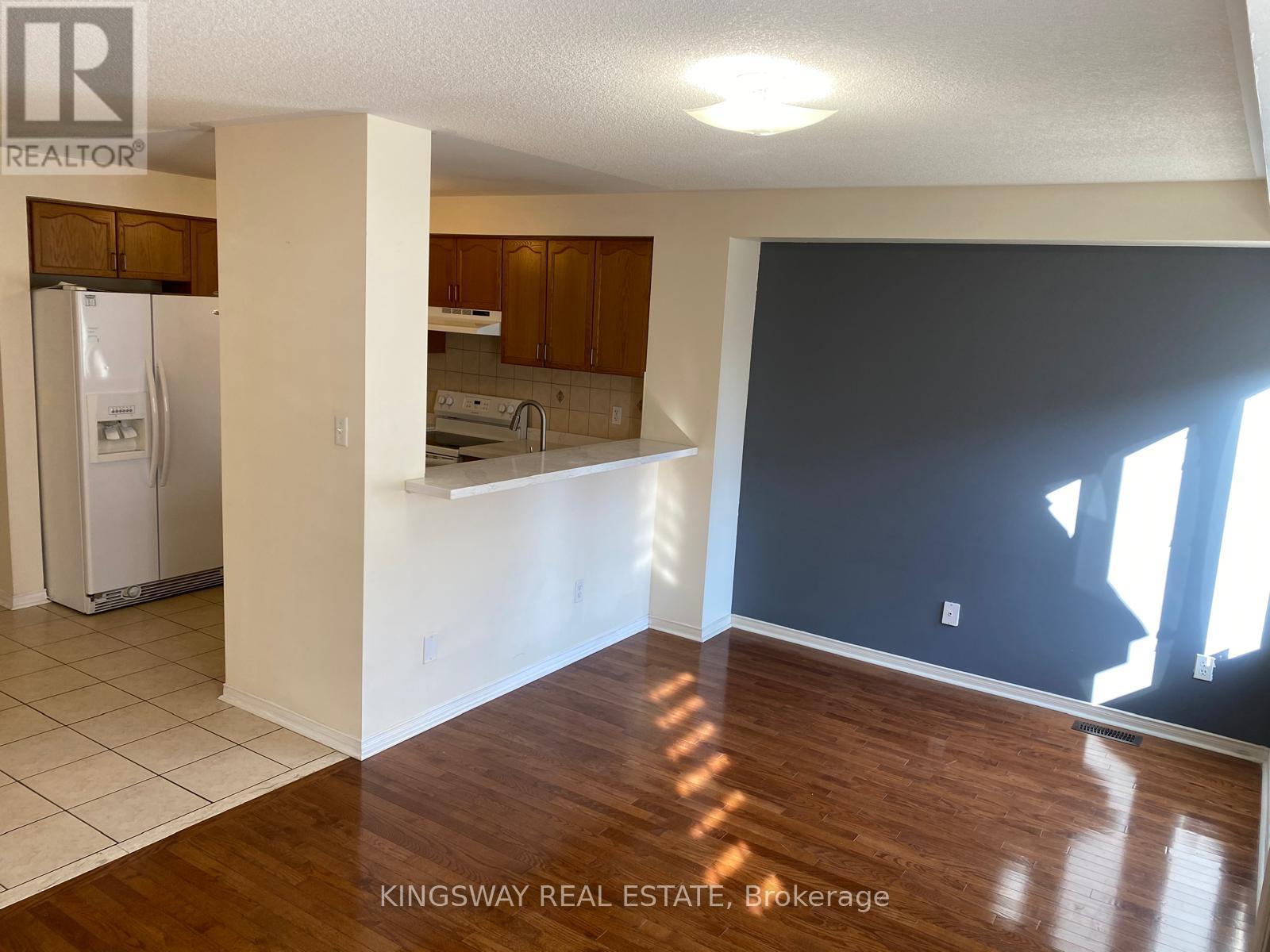 3022 Mission Hill Drive, Mississauga, Ontario  L5M 0C1 - Photo 6 - W12469960