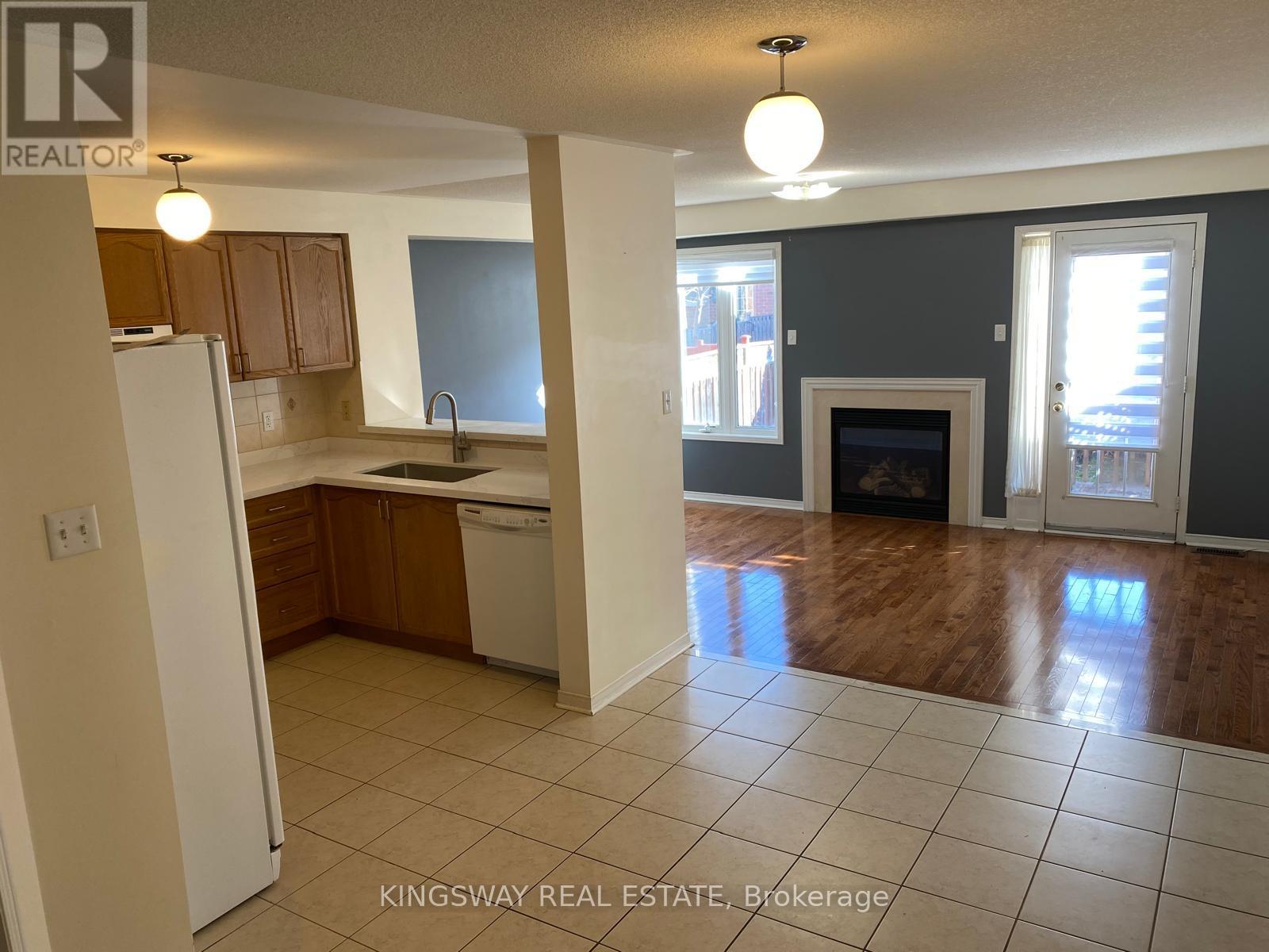 3022 Mission Hill Drive, Mississauga, Ontario  L5M 0C1 - Photo 8 - W12469960