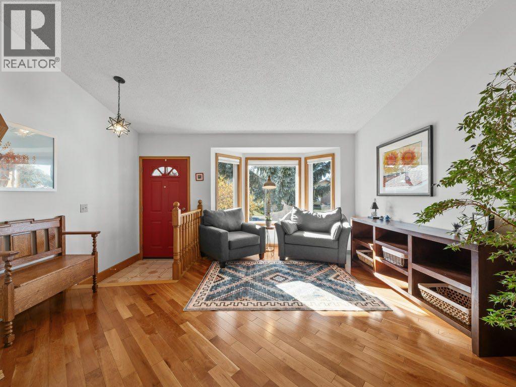 64 Edforth Road Nw, Calgary, Alberta  T3A 3V6 - Photo 3 - A2265000