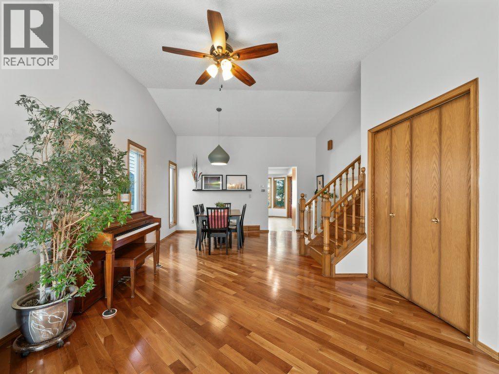 64 Edforth Road Nw, Calgary, Alberta  T3A 3V6 - Photo 4 - A2265000