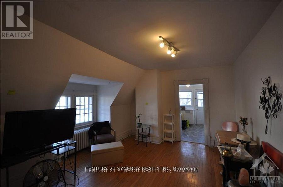 3 - 458 Maclaren Street, Ottawa, Ontario  K1R 5K6 - Photo 4 - X12470512