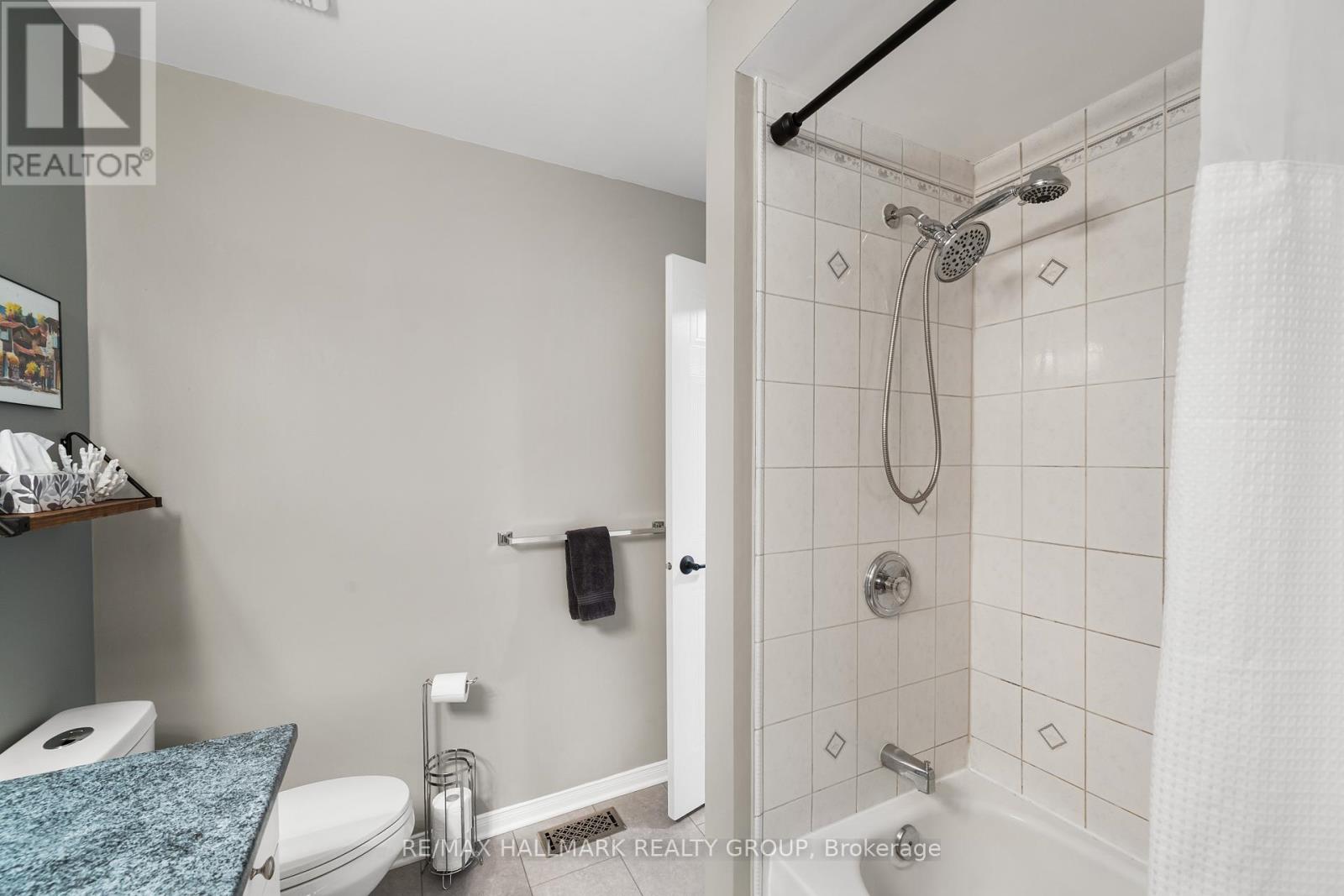 1133 Gablefield Private, Ottawa, Ontario  K1J 1E4 - Photo 23 - X12470513