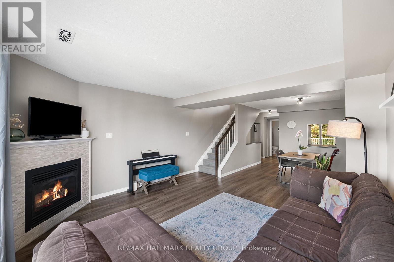 1133 Gablefield Private, Ottawa, Ontario  K1J 1E4 - Photo 4 - X12470513