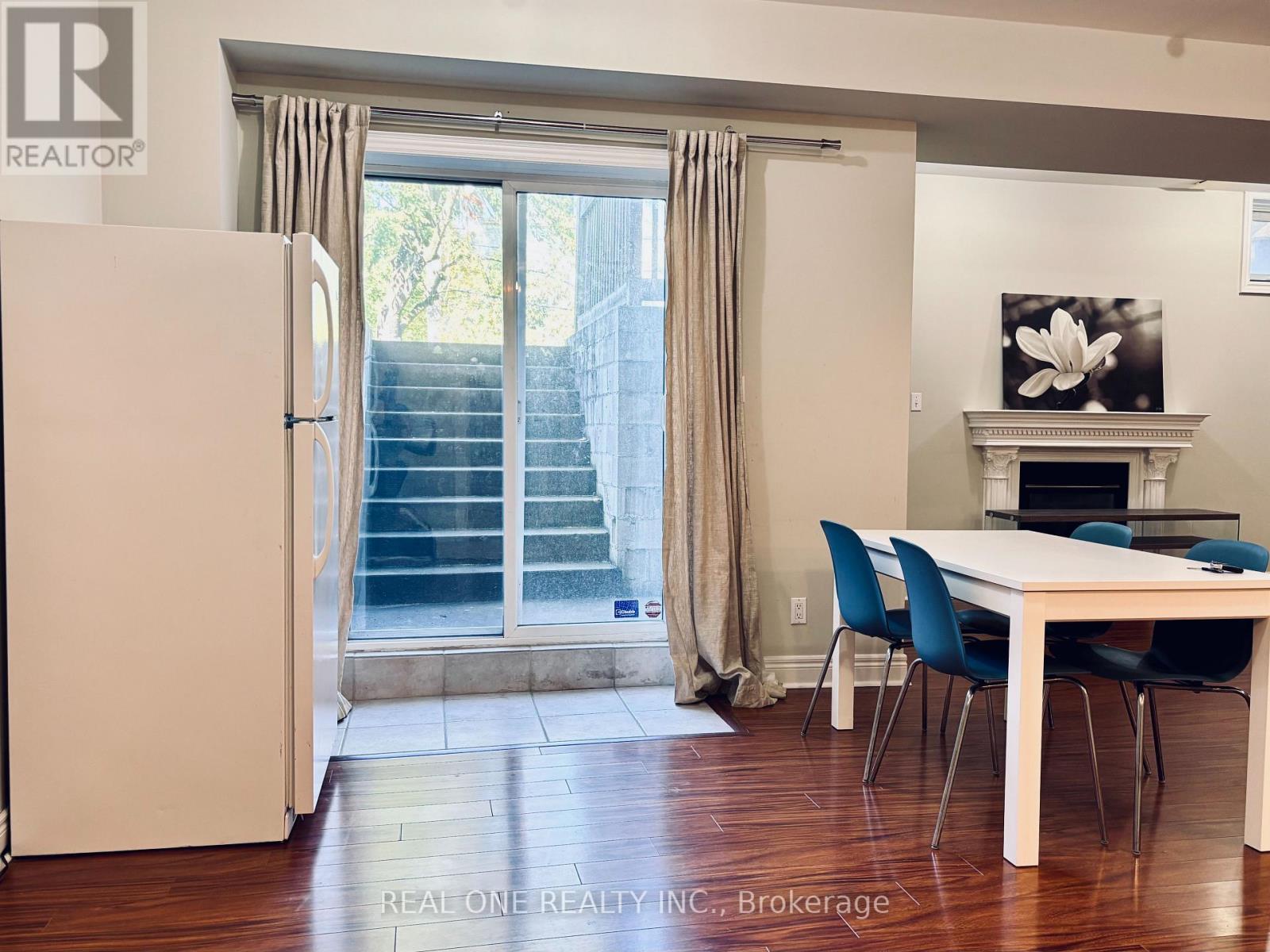 212 Olive Avenue, Toronto, Ontario  M2N 4P6 - Photo 4 - C12445865