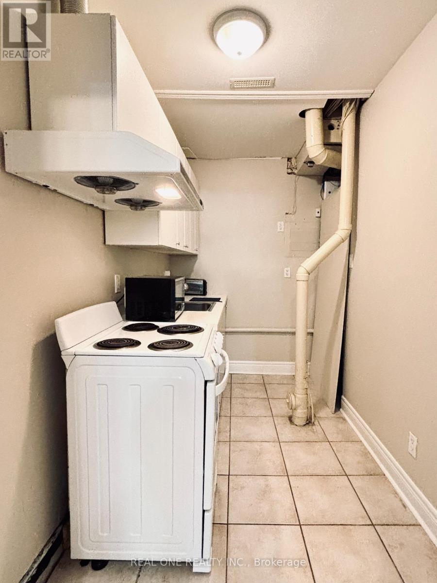 212 Olive Avenue, Toronto, Ontario  M2N 4P6 - Photo 8 - C12445865