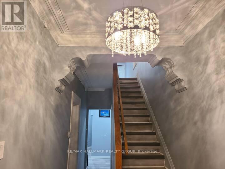 474 Somerset Street W, Ottawa, Ontario  K1R 5J8 - Photo 2 - X12470520