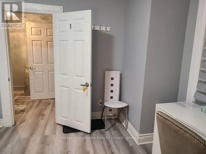 474 Somerset Street W, Ottawa, Ontario  K1R 5J8 - Photo 3 - X12470520