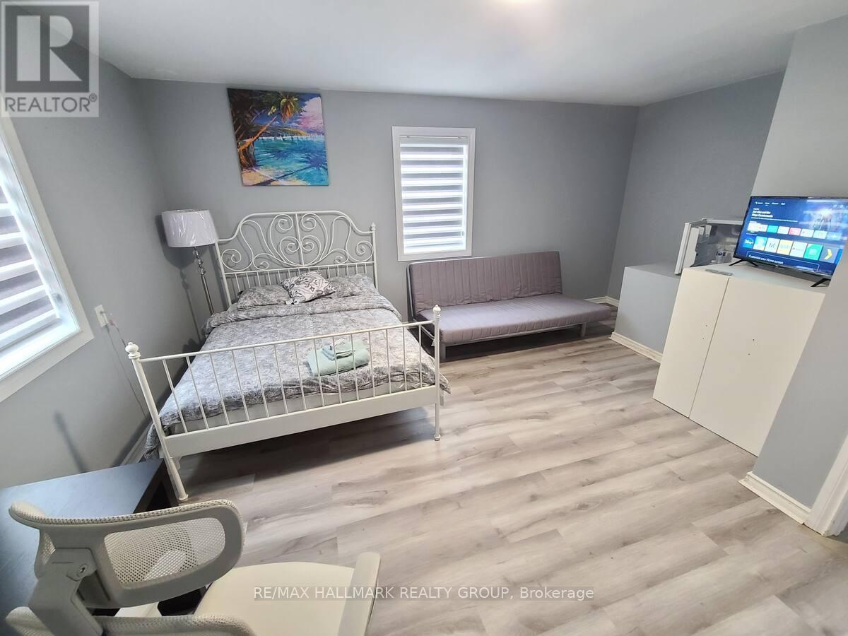 474 Somerset Street W, Ottawa, Ontario  K1R 5J8 - Photo 4 - X12470520