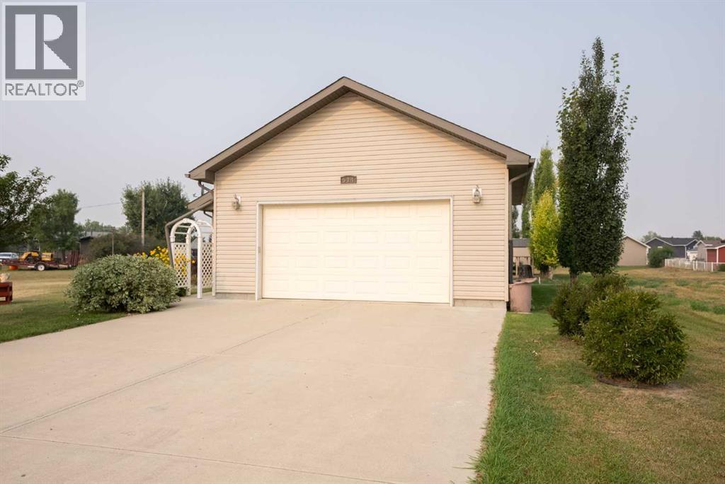 514 6a Street N, Champion, Alberta  T0L 0R0 - Photo 2 - A2253701