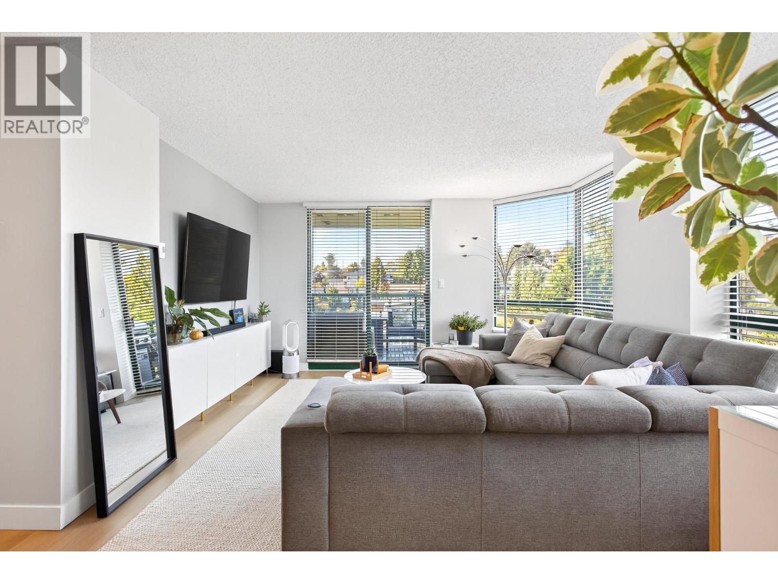 706 121 Tenth Street Street, New Westminster, British Columbia  V3M 3X7 - Photo 3 - R3059591