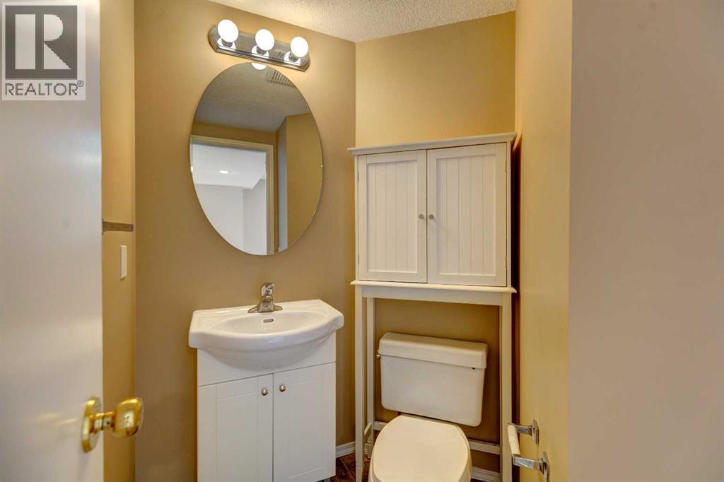 129 Prestwick Park Se, Calgary, Alberta  T2Z 3L6 - Photo 10 - A2252369