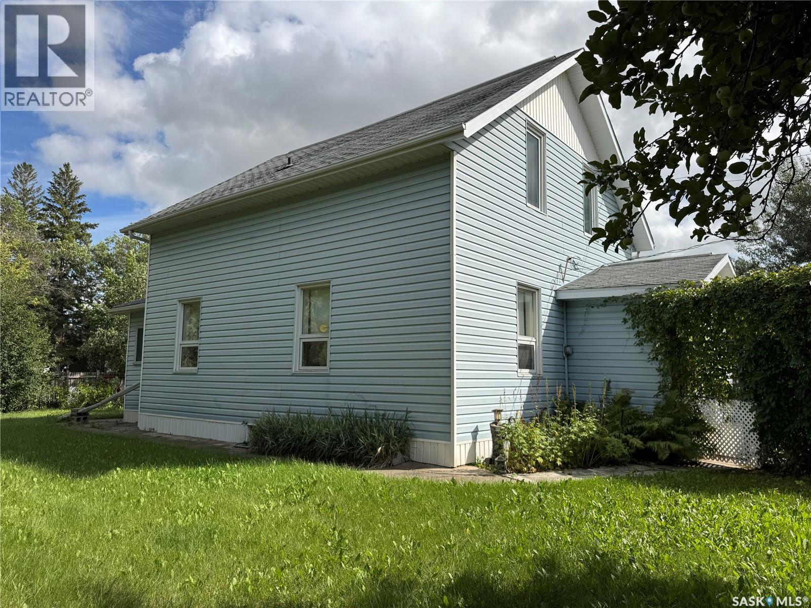 405 3rd Street E, Wynyard, Saskatchewan  S0A 4T0 - Photo 32 - SK021075