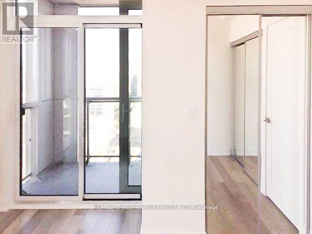 2703 - 318 Richmond Street W, Toronto, Ontario  M5V 1X2 - Photo 10 - C12470523