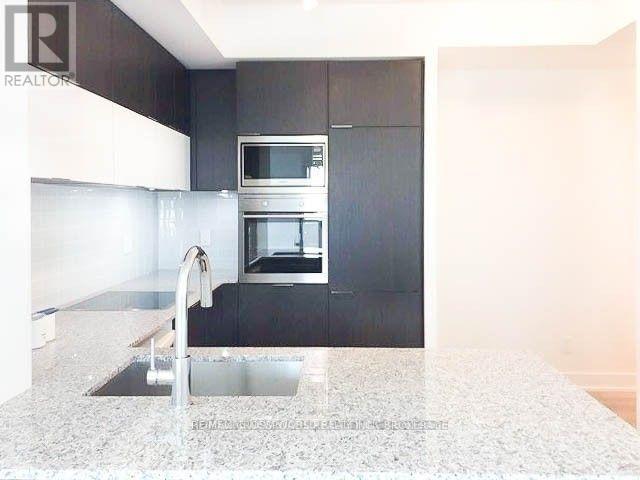 2703 - 318 Richmond Street W, Toronto, Ontario  M5V 1X2 - Photo 2 - C12470523
