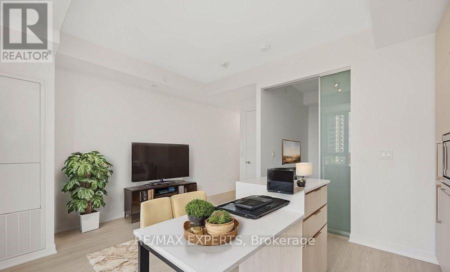 709 - 185 Alberta Avenue, Toronto, Ontario  M6C 0A5 - Photo 10 - C12470526