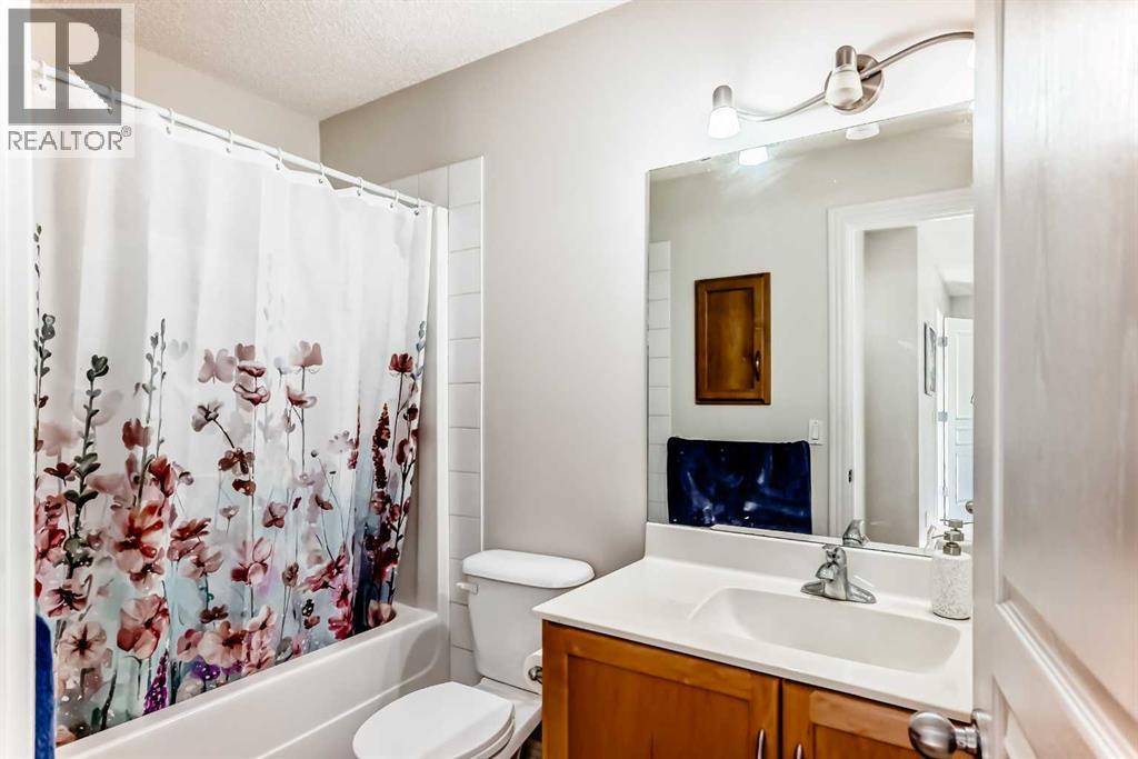 63 Bridleridge Manor Sw, Calgary, Alberta  T2Y 0A7 - Photo 18 - A2251915