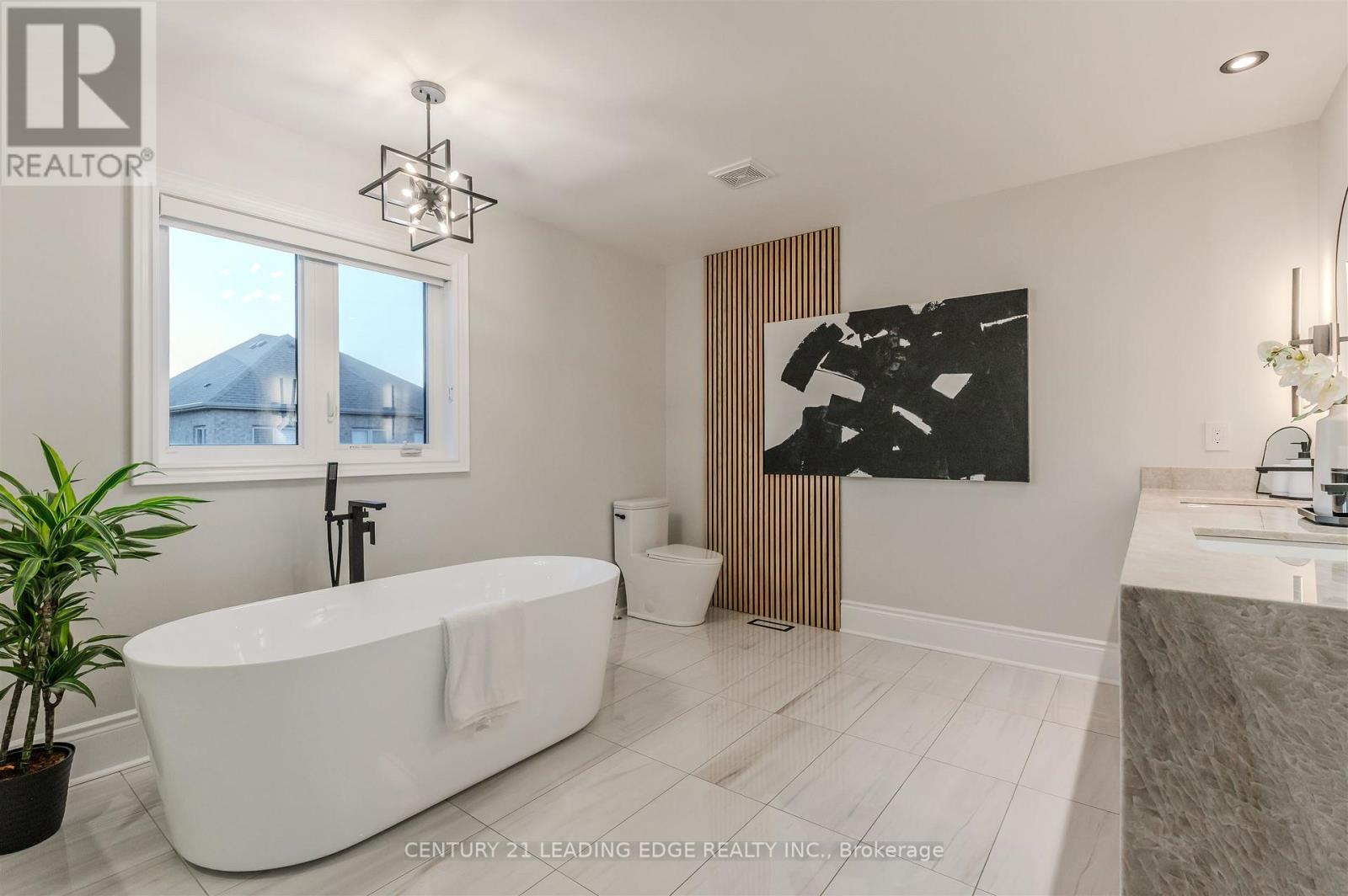 82 Gibson Circle, Bradford West Gwillimbury, Ontario  L3Z 0W9 - Photo 15 - N12470539