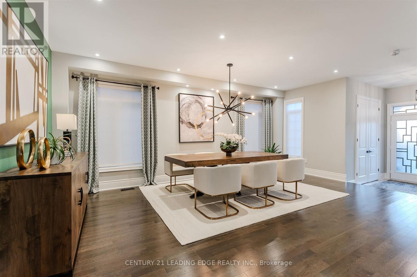 82 Gibson Circle, Bradford West Gwillimbury, Ontario  L3Z 0W9 - Photo 3 - N12470539