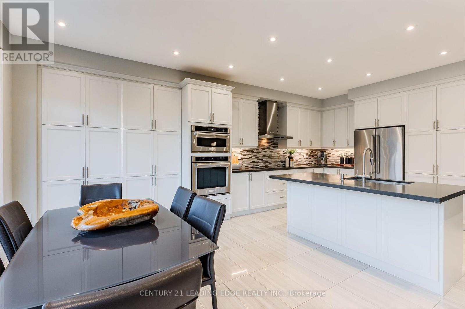 82 Gibson Circle, Bradford West Gwillimbury, Ontario  L3Z 0W9 - Photo 7 - N12470539