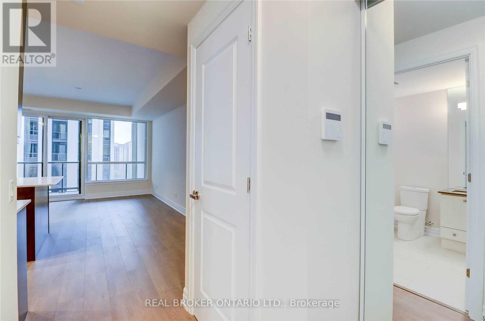 1110 - 9075 Jane Street, Vaughan, Ontario  L4K 0L7 - Photo 4 - N12470540