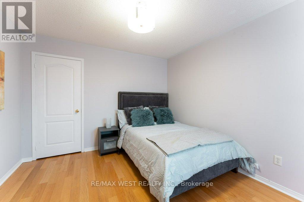 3143 Clayhill Road, Mississauga, Ontario  L5B 4J3 - Photo 24 - W12469952
